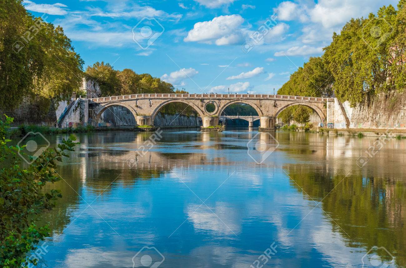 ローマ イタリア テヴェレ川 テヴェレ川の記念碑的です の写真素材 画像素材 Image