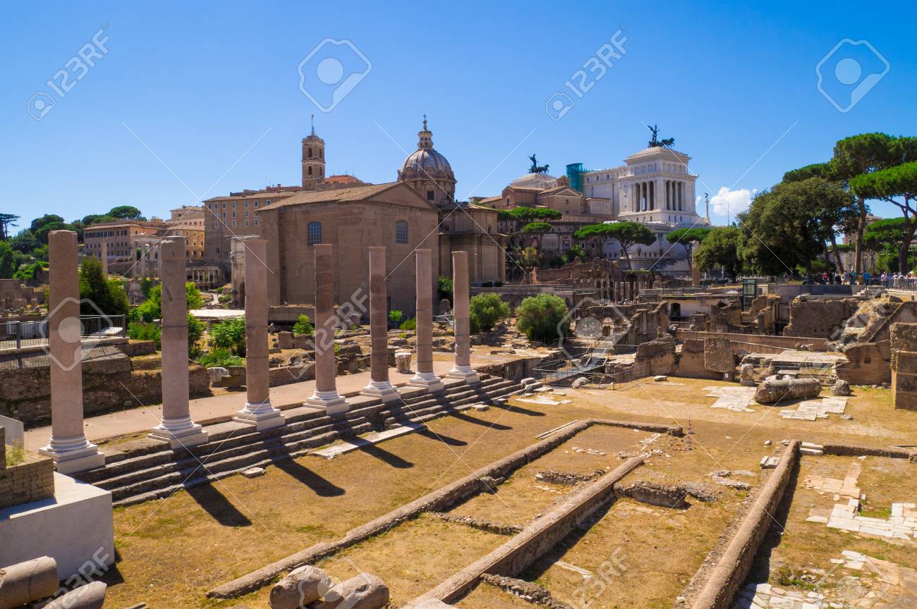 Rome Italie 2 Juillet 2017 Ruines Archeologiques Du Centre Historique De Rome Appelees Fora Imperial Avec Le Colisee Le Monument Vittoriano Et Le Forum Romain Banque D Images Et Photos Libres