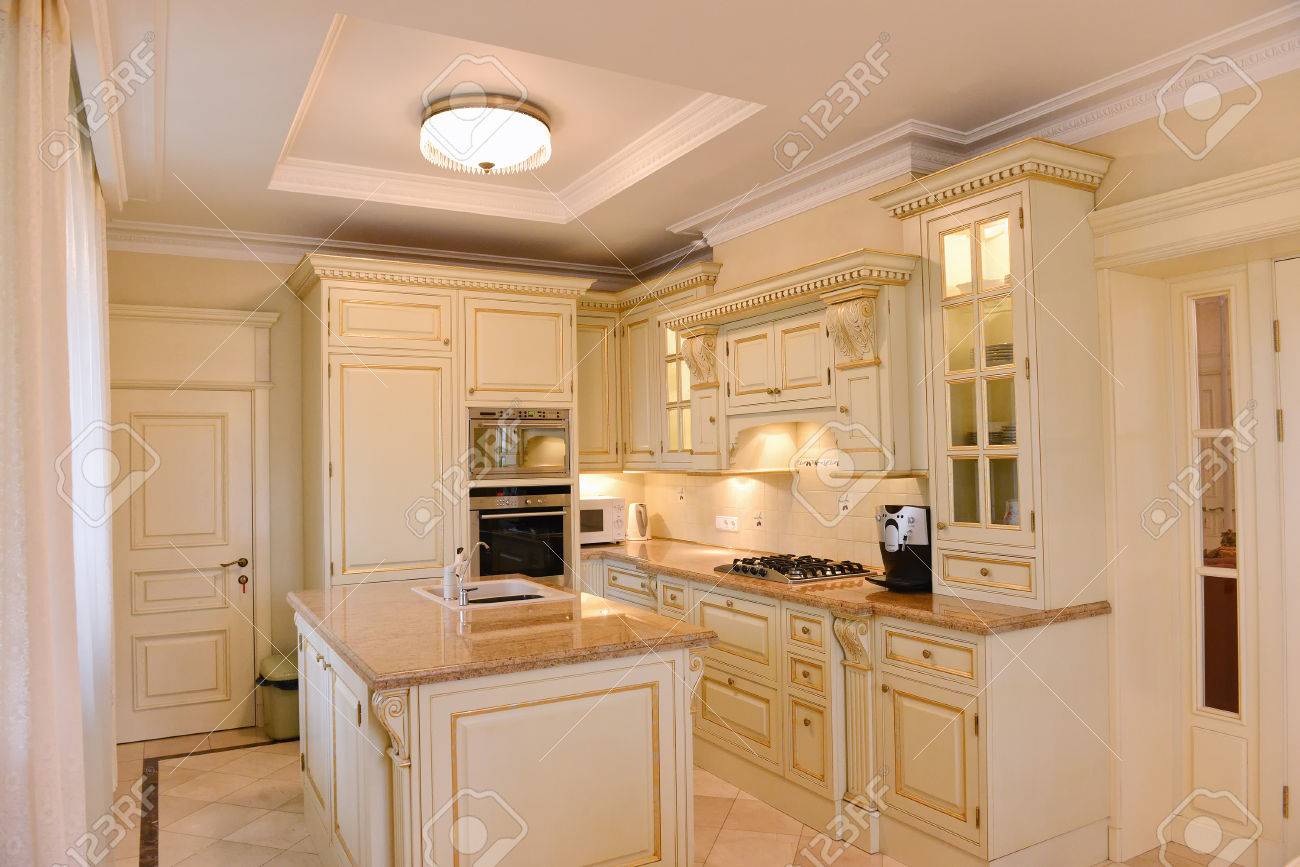 ロシア モスクワ地方 新しい高級住宅のキッチン インテリアです の写真素材 画像素材 Image