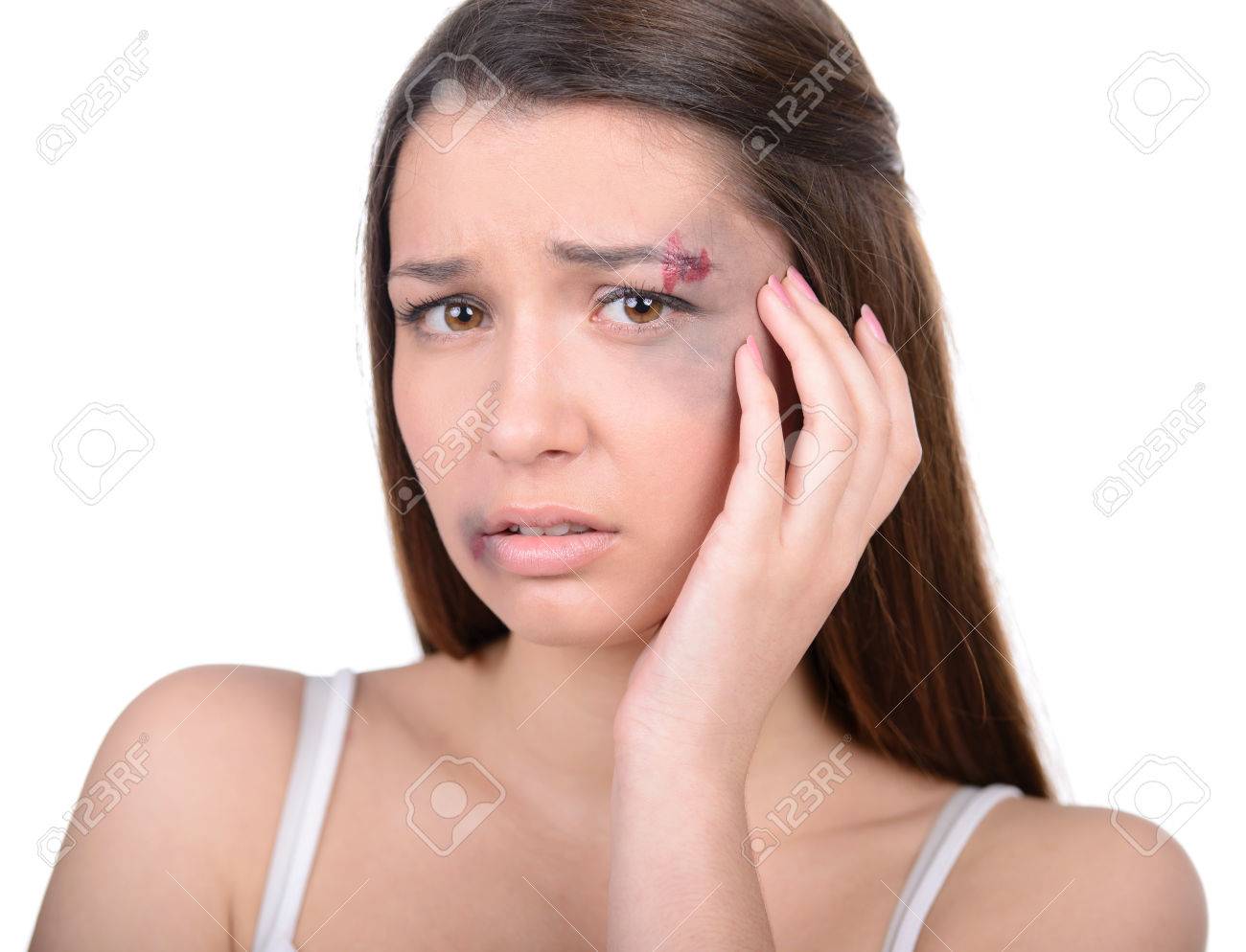 彼女の顔に傷を持つ思いやりのある女性の肖像画 悲しい表情でよそ見 の写真素材 画像素材 Image