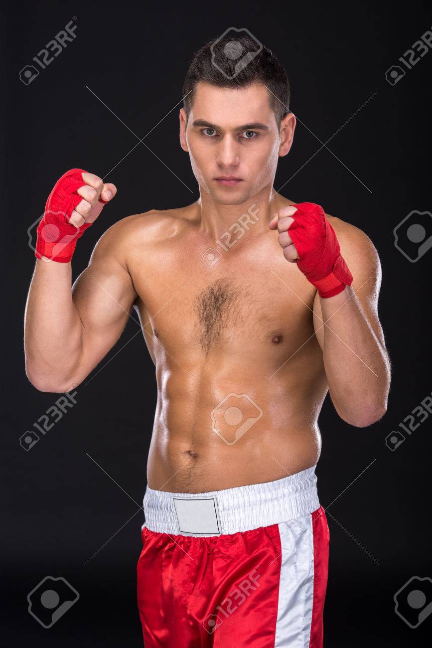 Portrait De Jeune Boxeur Nu Isole Sur Fond Noir Banque D Images Et Photos Libres De Droits Image