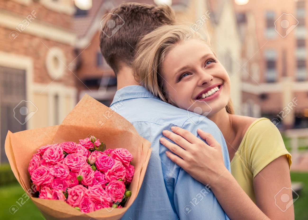 dating an attractive girl