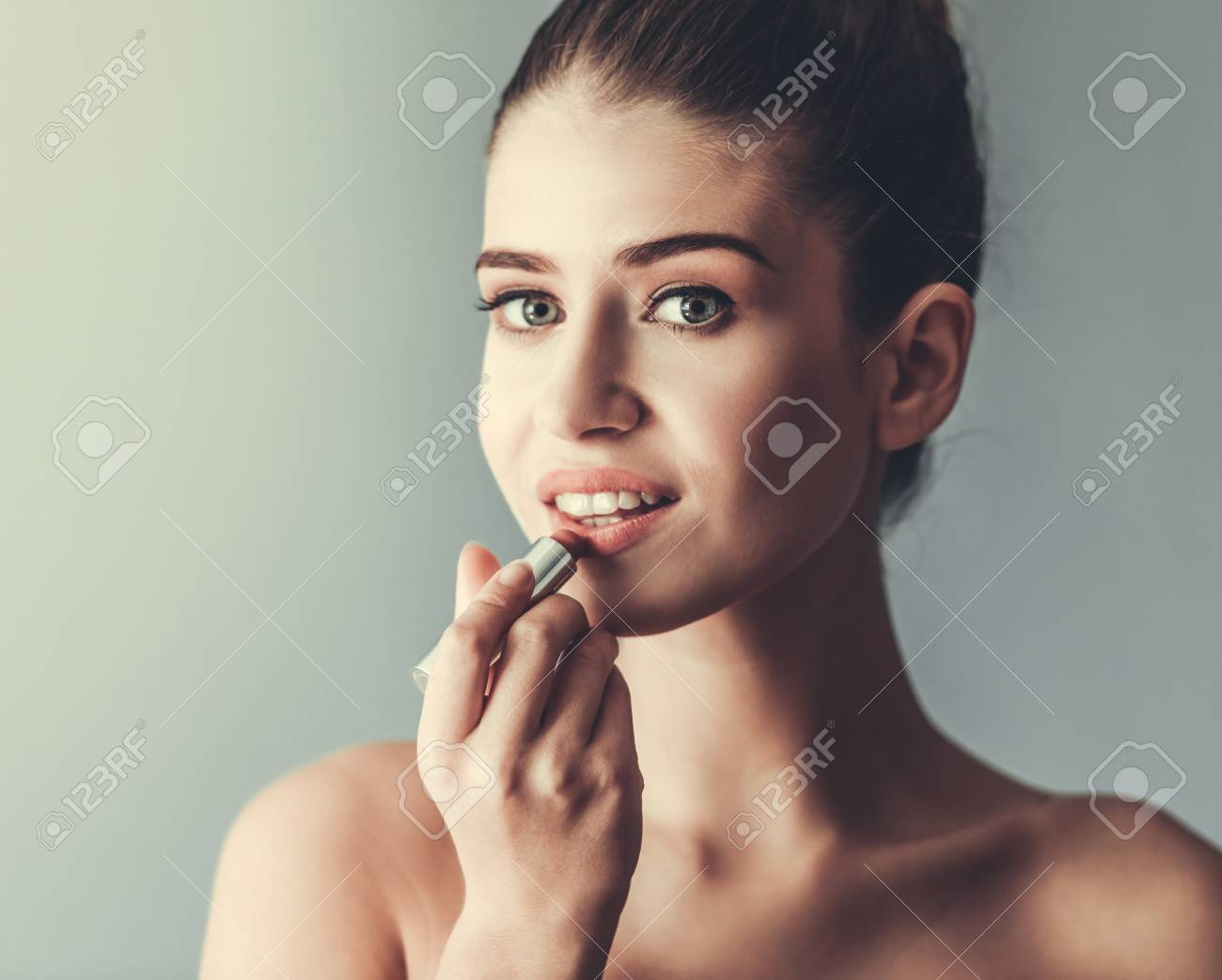 Adolescenti femminili nude