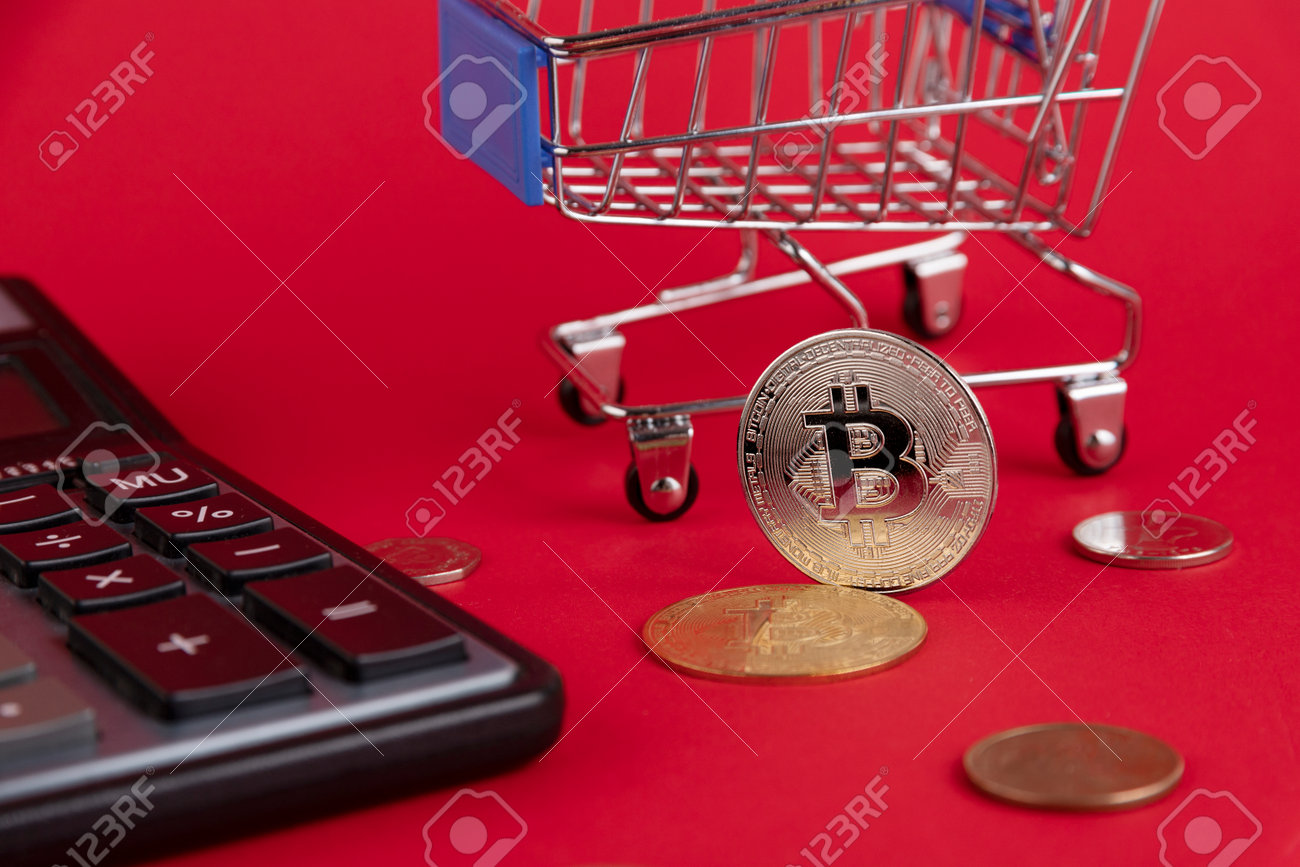 Pague En Línea, Criptomoneda, Monedas De Bitcoin Para Intercambiar O Vender  La Vista Superior De Fondo De Piedra. Fotos, retratos, imágenes y  fotografía de archivo libres de derecho. Image 175133384