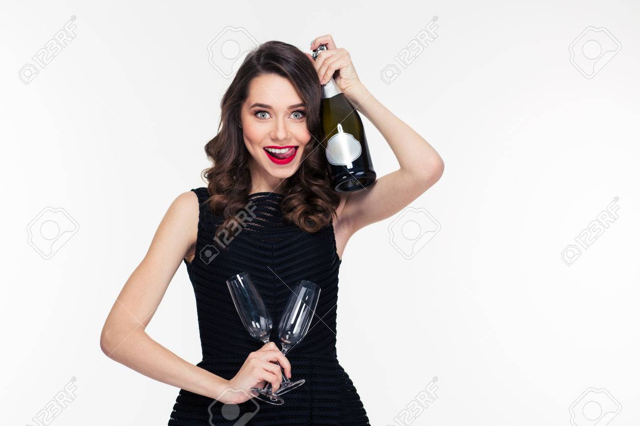 Schöne Lächelnde Lockig Retro Stil Frau Mit Einer Flasche Champagner Schöne lächelnde lockig Retro Stil Frau mit einer Flasche Champagner und zwei Gläser Standard