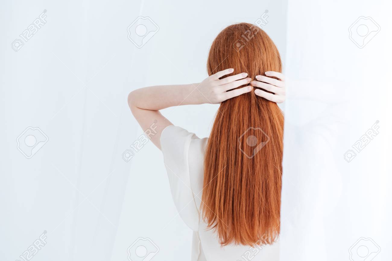 赤毛の女性の後ろ姿の肖像画 の写真素材 画像素材 Image 赤毛の女性の後ろ姿の肖像画 の写真素材 画像素材 Image