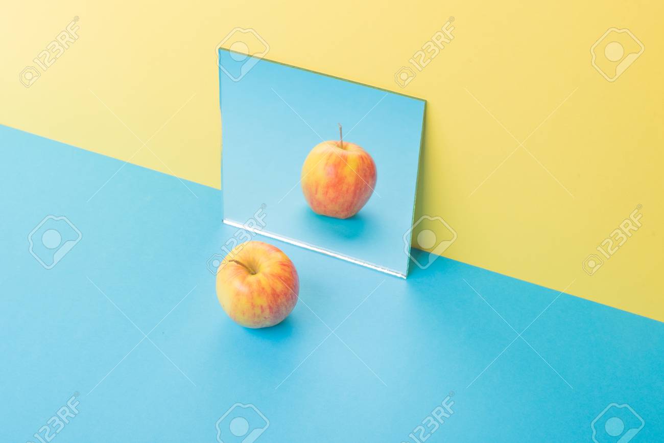 Imagem De Maca Na Mesa Azul Isolada Sobre O Fundo Amarelo Perto Do Espelho Fotos Retratos Imagenes Y Fotografia De Archivo Libres De Derecho Image 80730594