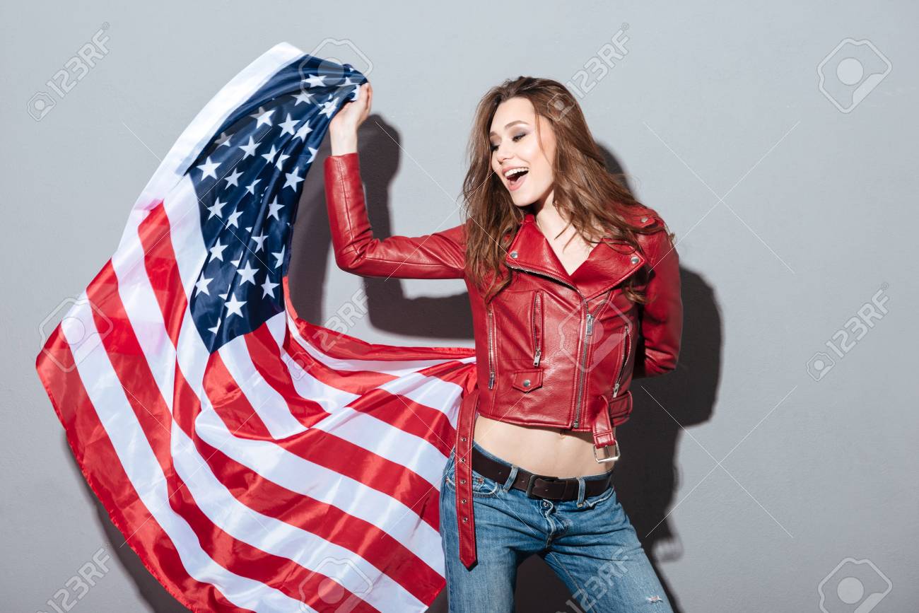 Femme Veste Portrait A Cuir Rouge Dans De Heureux q41TwtU