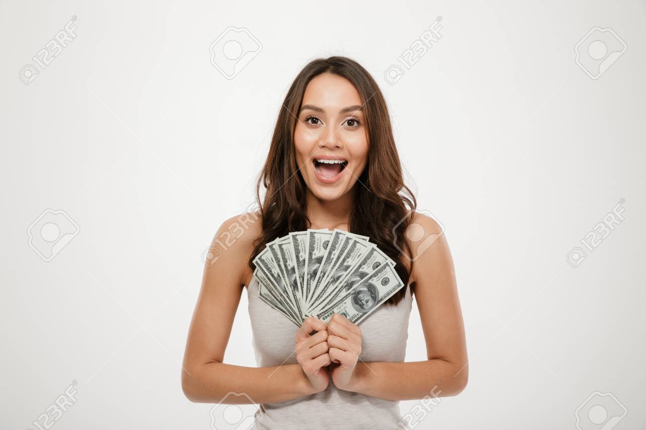 Девочка с деньгами. O. Девочка маленькая с деньгами в руках. Девочка деньги песня. Девушка с деньгами.