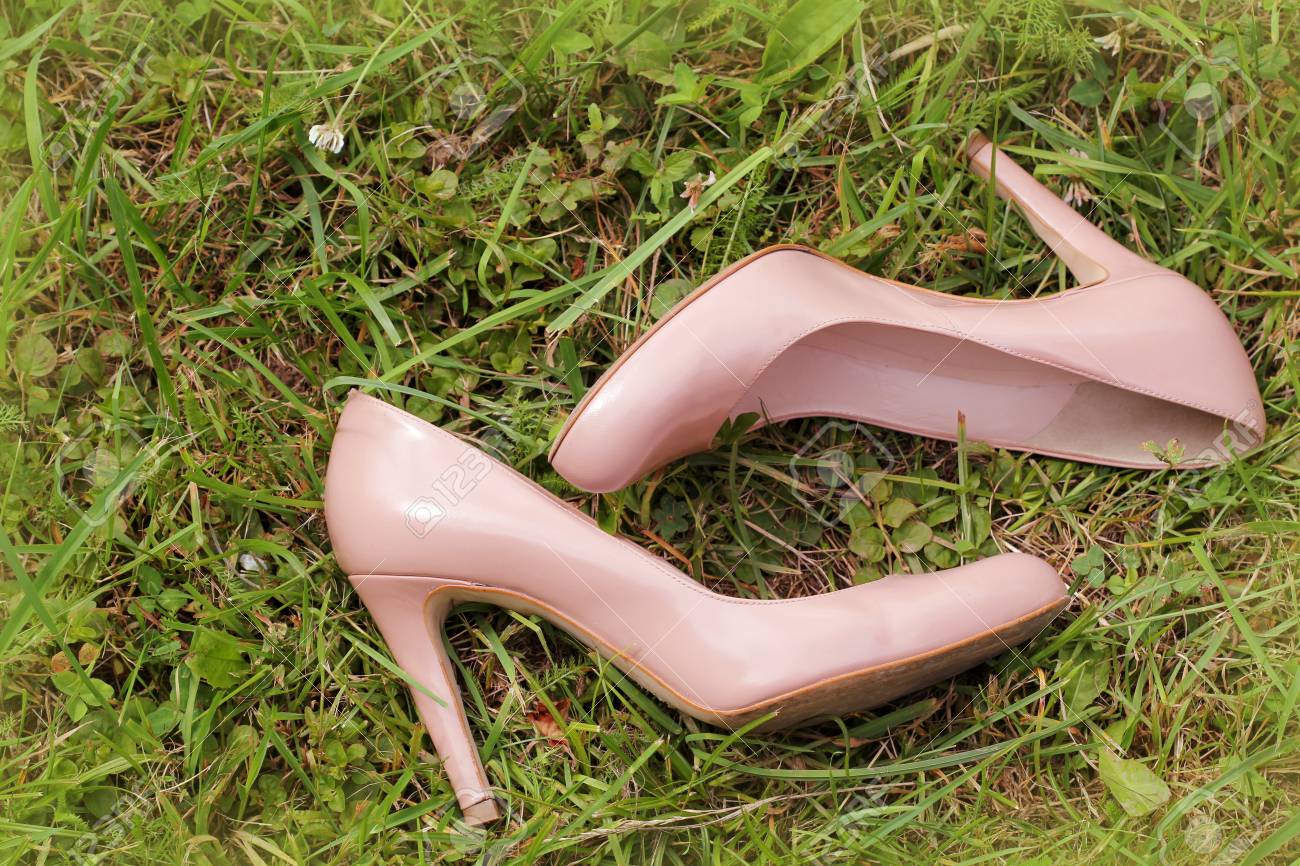 heels for grass