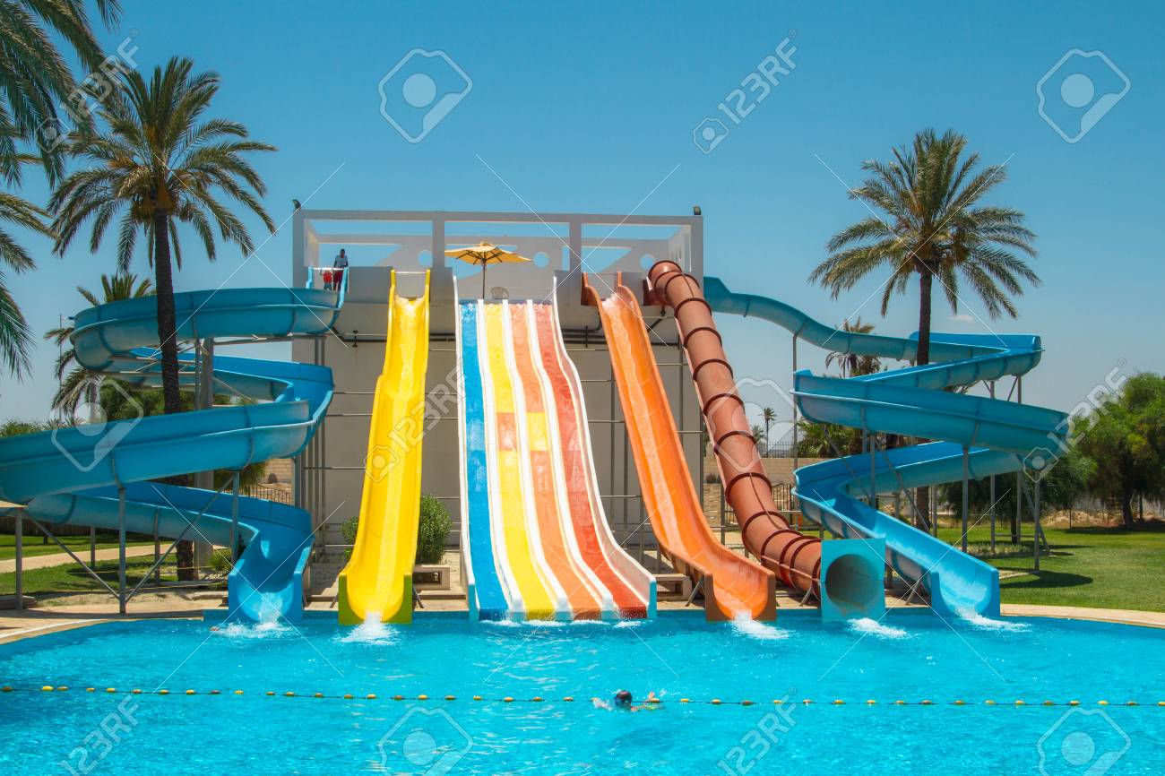 26 Juin 2017 Tunisie Piscine Avec Toboggans La Zone De Lhôtel