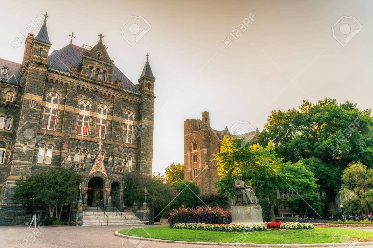 워싱턴 DC, 미국 : 조지 타운 대학 준주, 사립 연구 대학 - 미국에서 가장 오래된 카톨릭 및 예수회와 제휴 한 고등 교육 기관.  로열티 무료 사진, 그림, 이미지 그리고 스톡포토그래피. Image 73311049