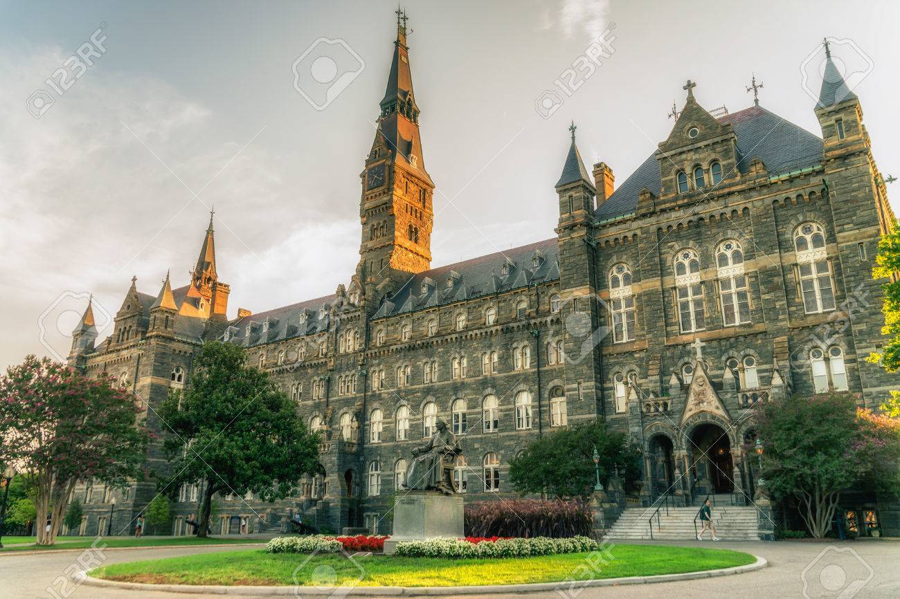 워싱턴 DC, 미국 : 조지 타운 대학 준주, 사립 연구 대학 - 미국에서 가장 오래된 카톨릭 및 예수회와 제휴 한 고등 교육 기관.  로열티 무료 사진, 그림, 이미지 그리고 스톡포토그래피. Image 73310194