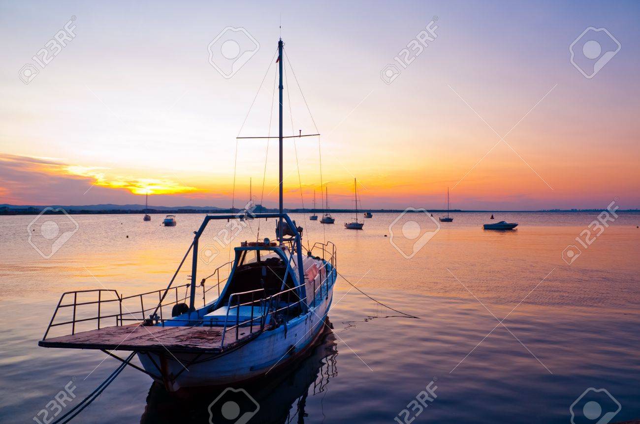 美しい海の夕日と船の写真素材・画像素材 Image 10844602 美しい海の夕日と船の写真素材・画像素材 Image 10844602