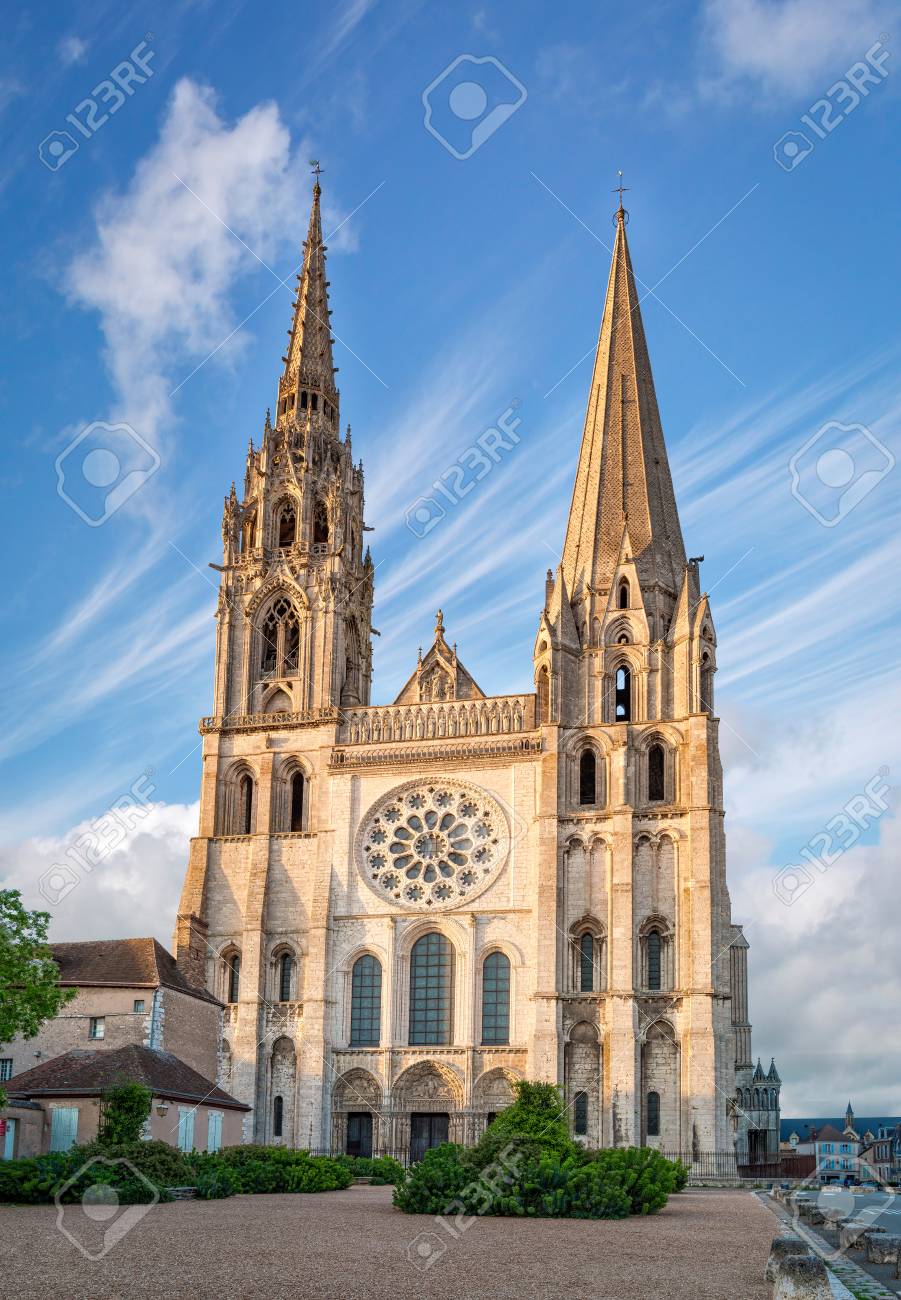 Alvernia, qui le chiese danno le spalle – BEFORE CHARTRES | Appunti  sull'arte e sul tempo romanici, image size:901x1300