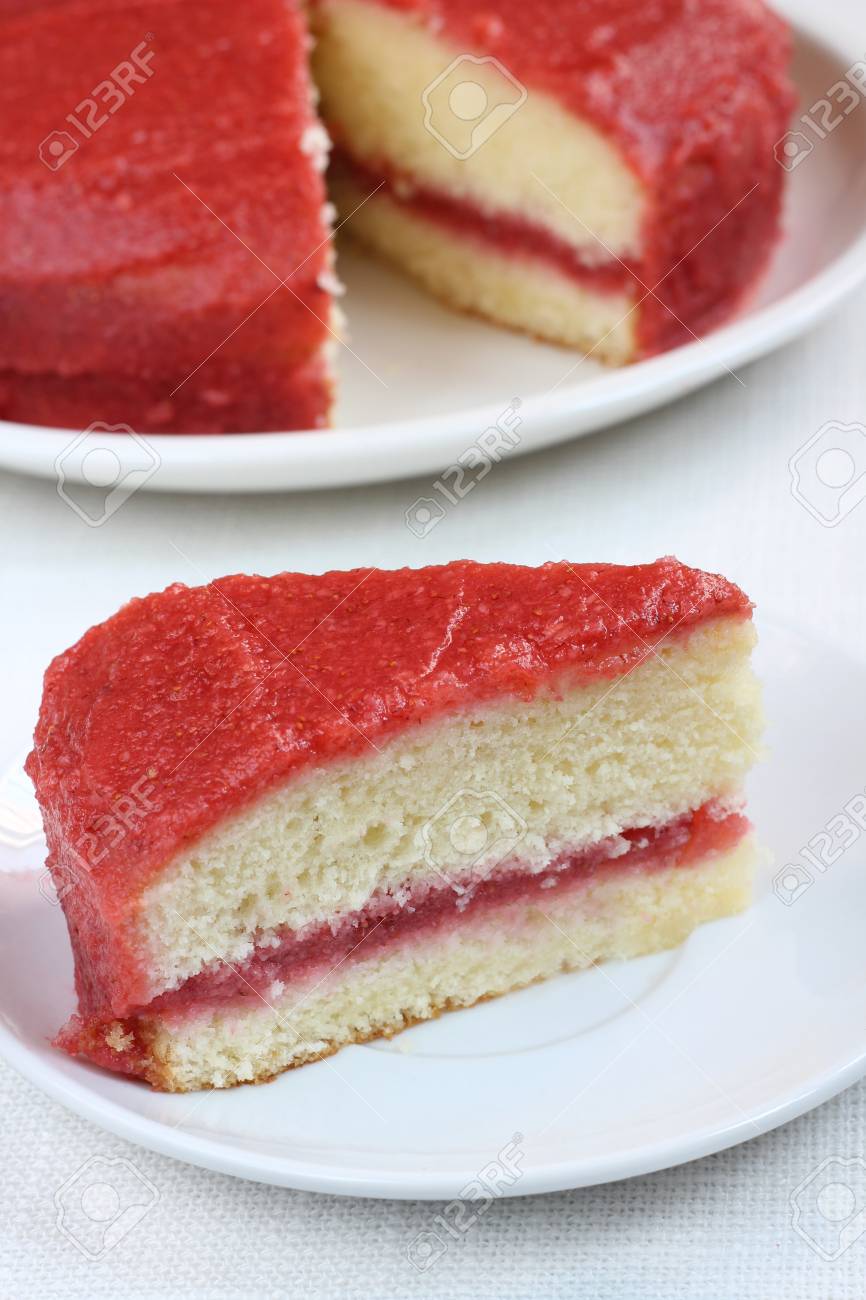 Gateau Eponge Fraise Banque D Images Et Photos Libres De Droits Image