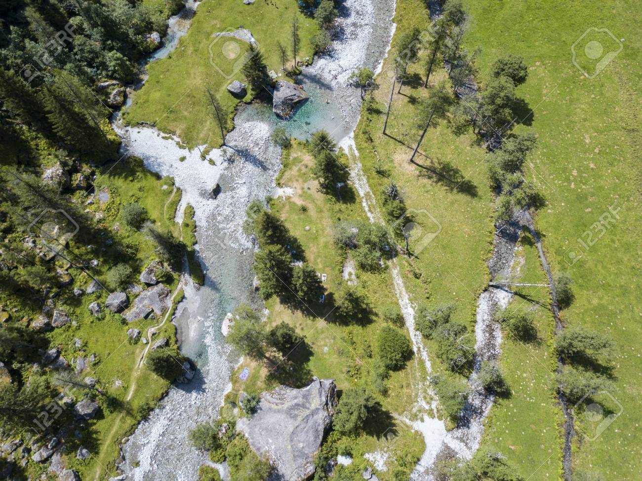 メロ渓谷の航空写真 ヴァル ディ メロ 花崗岩の山々や森林の木に囲まれた谷は 小さなイタリアのヨセミテ渓谷と改名されました イタリア の写真素材 画像素材 Image 9457