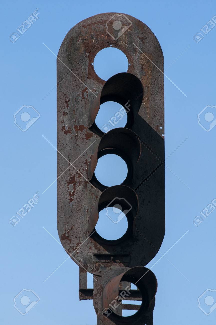 青い空を背景に空鉄道信号カバー ボックス の写真素材 画像素材 Image