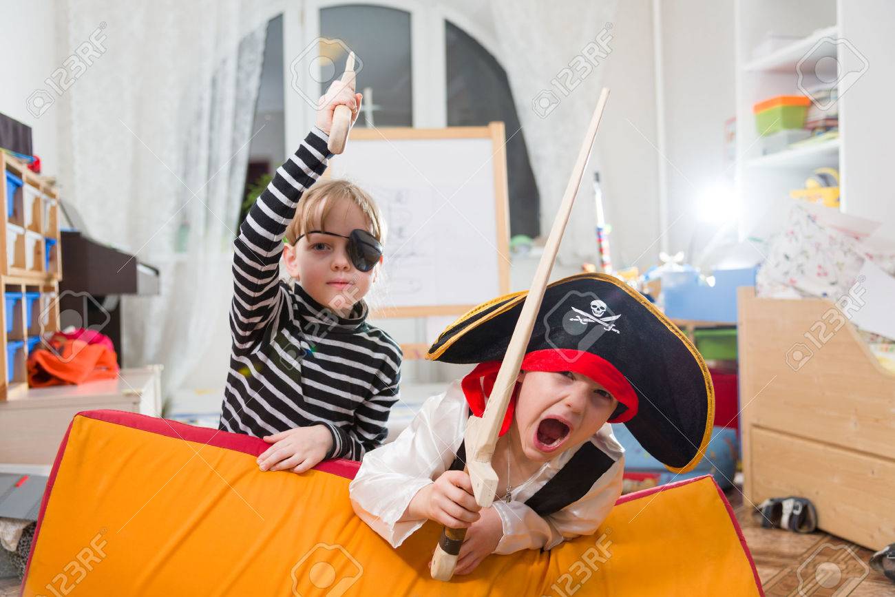 children play pirates - 36384628 children play pirates - 36384628