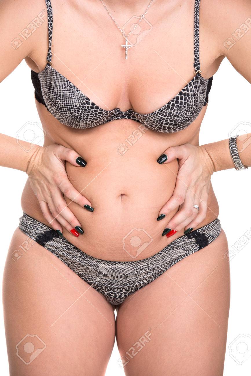 肉付きの良い女性が彼女の脂肪おなかをつまんで の写真素材 画像素材 Image