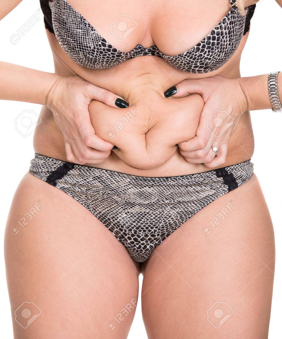 肉付きの良い女性が彼女の脂肪おなかをつまんで の写真素材 画像素材 Image