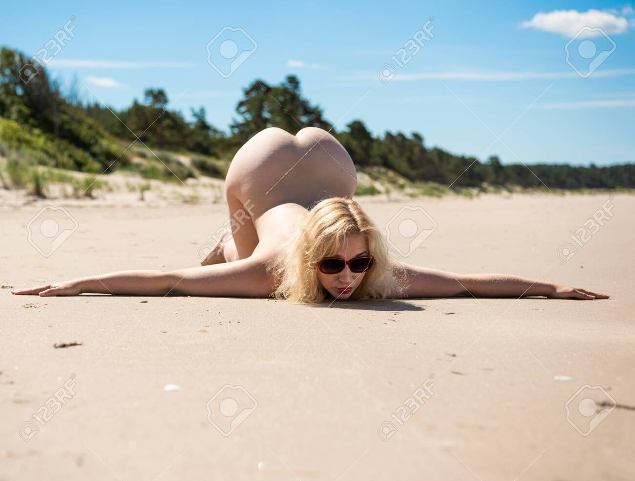 blond nudist 