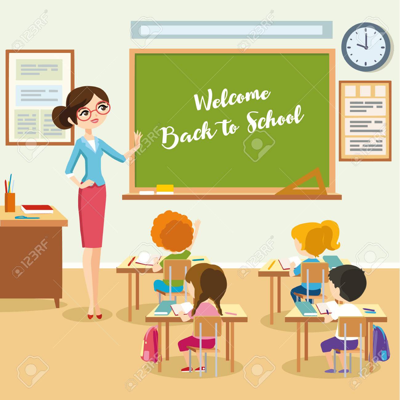 学校の授業 学生教室で聞く先生 子供机に座るし 黒板を見て のイラスト素材 ベクタ Image