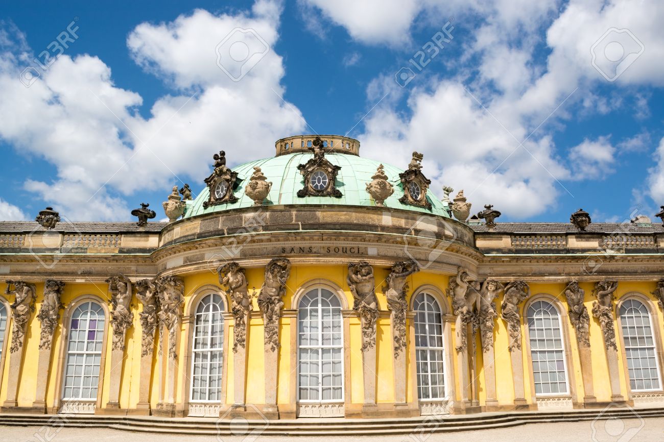 サンスーシは 元の夏の宮殿のフリードリヒ大王 ポツダム ベルリンの近くで キング オブ プラシャの名前です 宮殿は ドイツのロココ建築の主要な作業と見なされます の写真素材 画像素材 Image