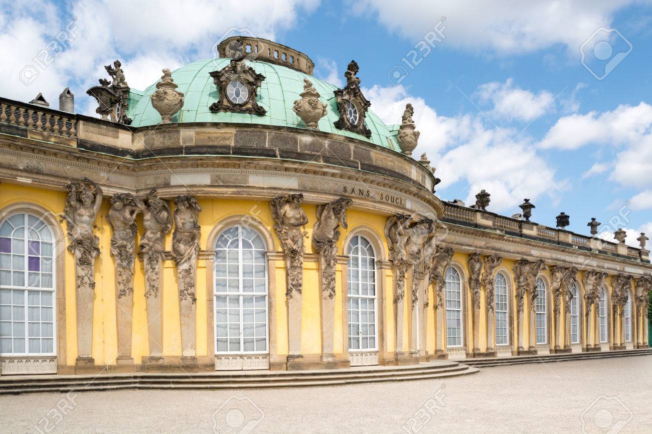 サンスーシは 元の夏の宮殿のフリードリヒ大王 ポツダム ベルリンの近くで キング オブ プラシャの名前です 宮殿は ドイツのロココ建築の主要な作業と見なされます の写真素材 画像素材 Image