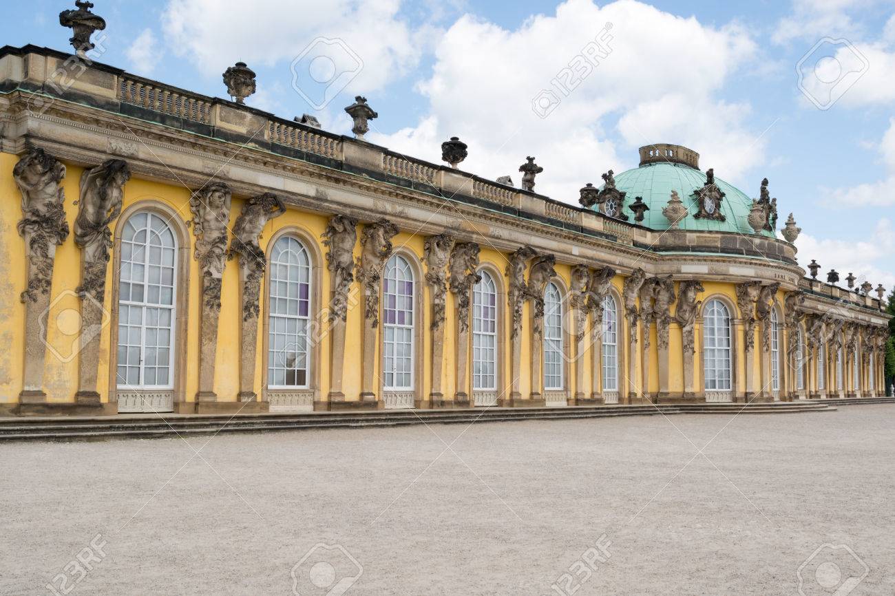 サンスーシは 元の夏の宮殿のフリードリヒ大王 ポツダム ベルリンの近くで キング オブ プラシャの名前です 宮殿は ドイツのロココ建築の主要な作業と見なされます の写真素材 画像素材 Image
