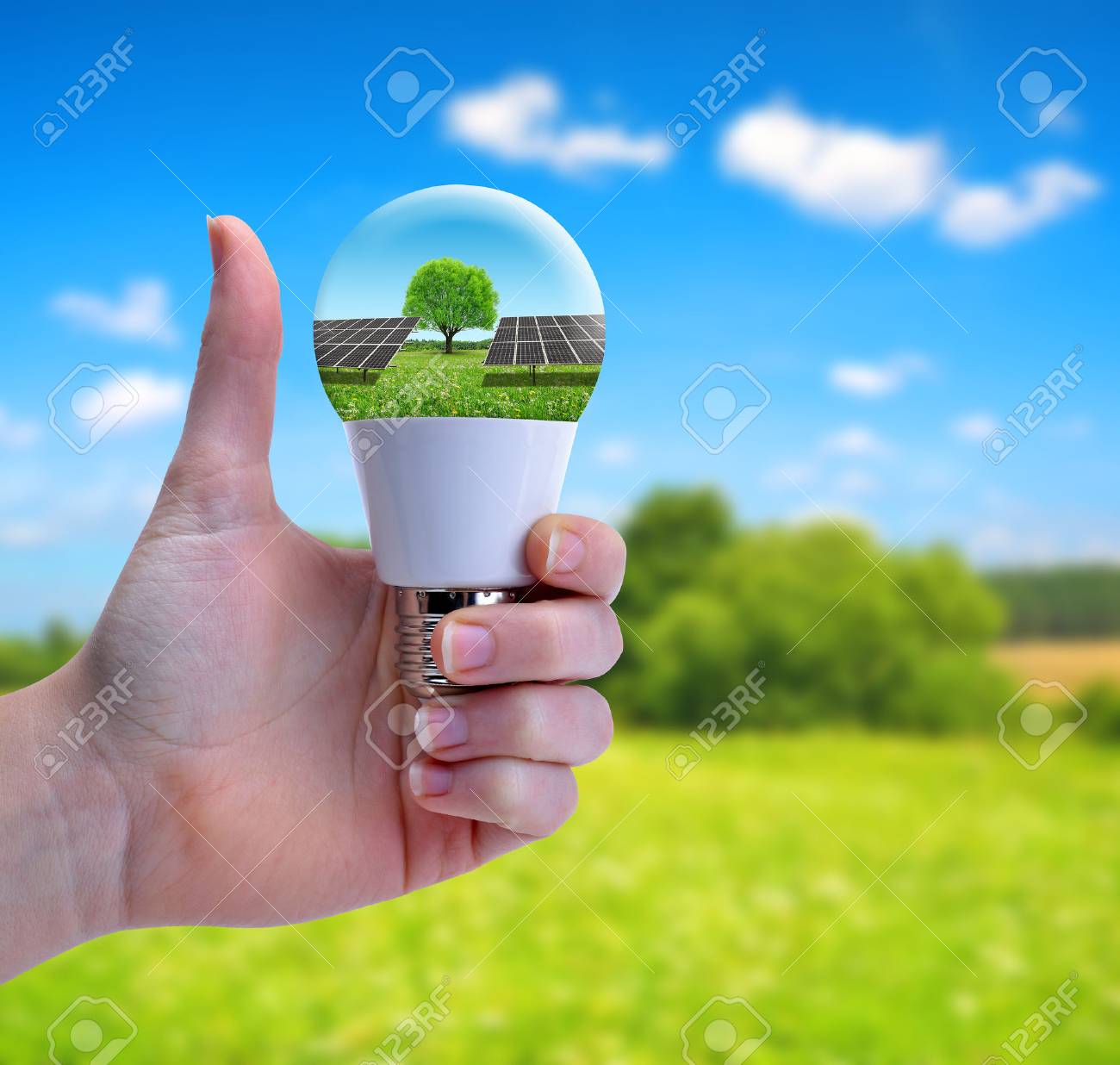 Hand with thumb up holding a eco LED bulb with solar panel. The concept of sustainable resources. - 71691480 Hand with thumb up holding a eco LED bulb with solar panel. The concept of sustainable resources. - 71691480