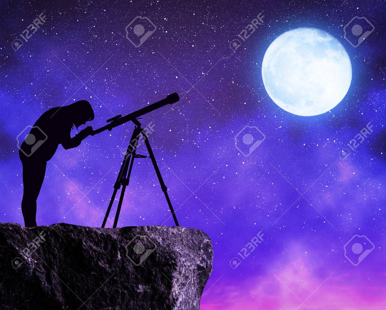 Silhouette the women looking at the stars sky with telescope. - 101341476 Silhouette the women looking at the stars sky with telescope. - 101341476