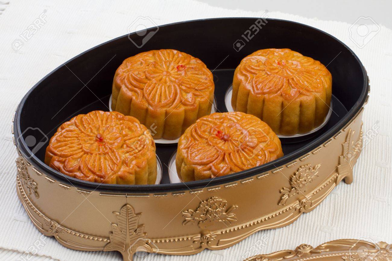 Gateaux De Lune En Belle Boite Un Dessert Traditionnel De La Fete D Automne A Mi Chinois Banque D Images Et Photos Libres De Droits Image