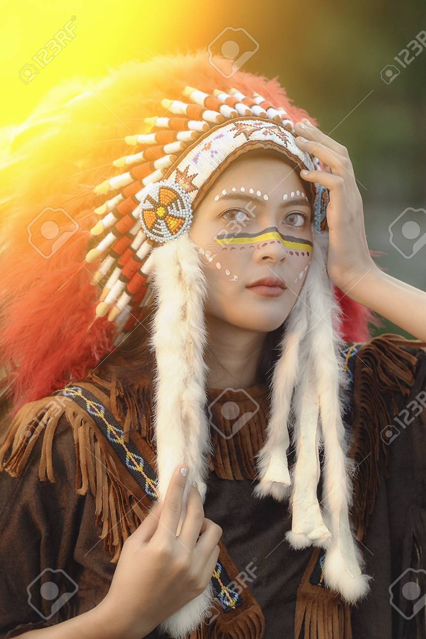 アメリカ ・ インディアン女性ハンターは、ネイティブ アメリカンの