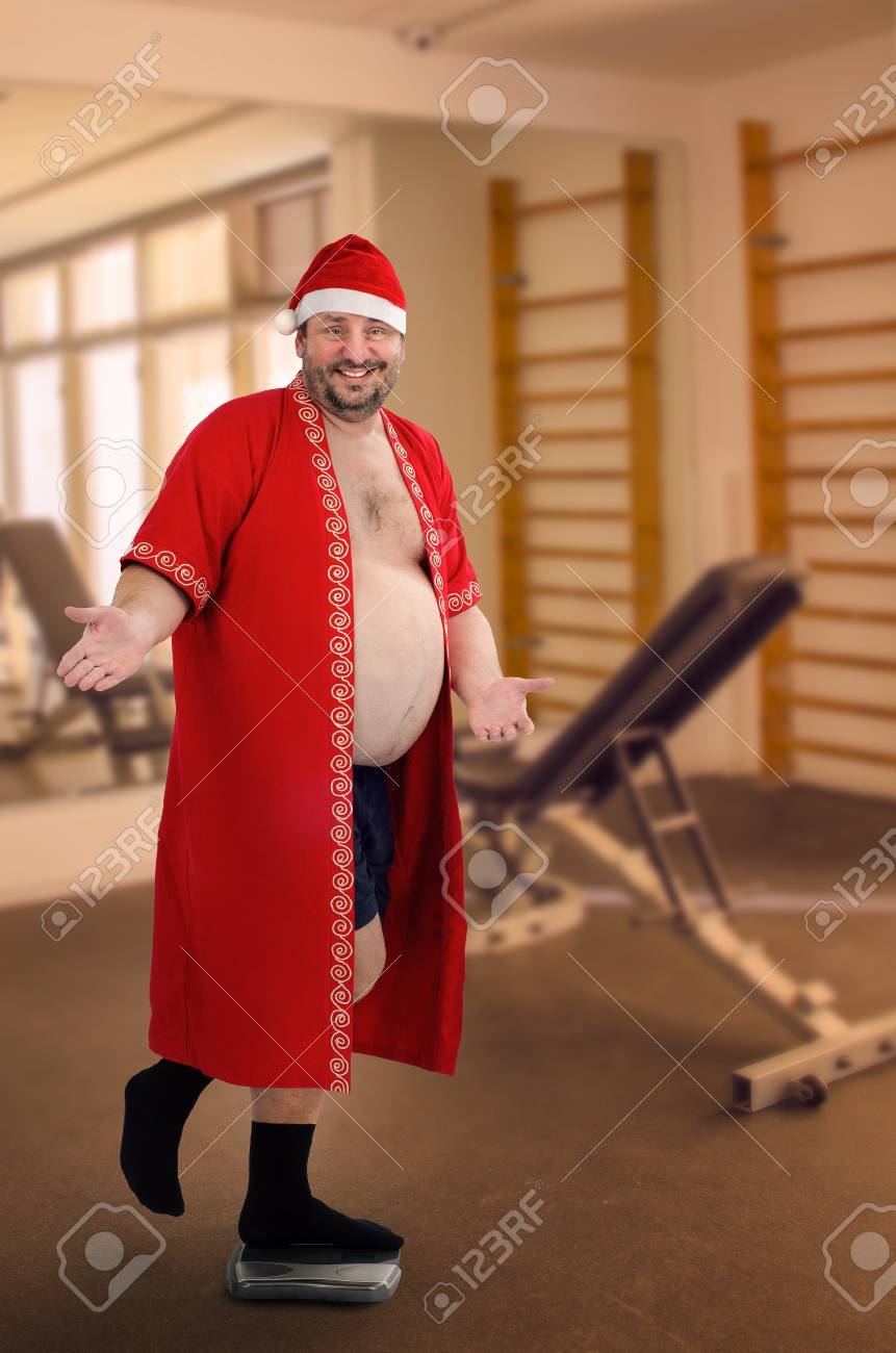 Immagini Babbo Natale In Palestra.Immagini Stock Babbo Natale Ottimista Che Si Pesa Su Una Gamba L Uomo E Pronto A Bruciare I Grassi In Palestra Che Ha Guadagnato Durante Le Vacanze Di Natale Image 89464794