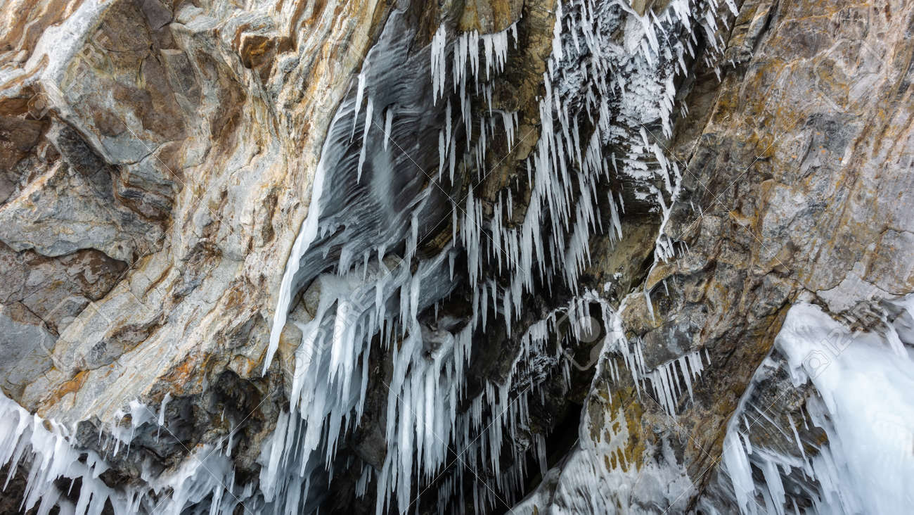 ショップ 鍾乳石 つらら石(氷柱石） 訳あり値引鍾乳石つらら石(氷柱石）