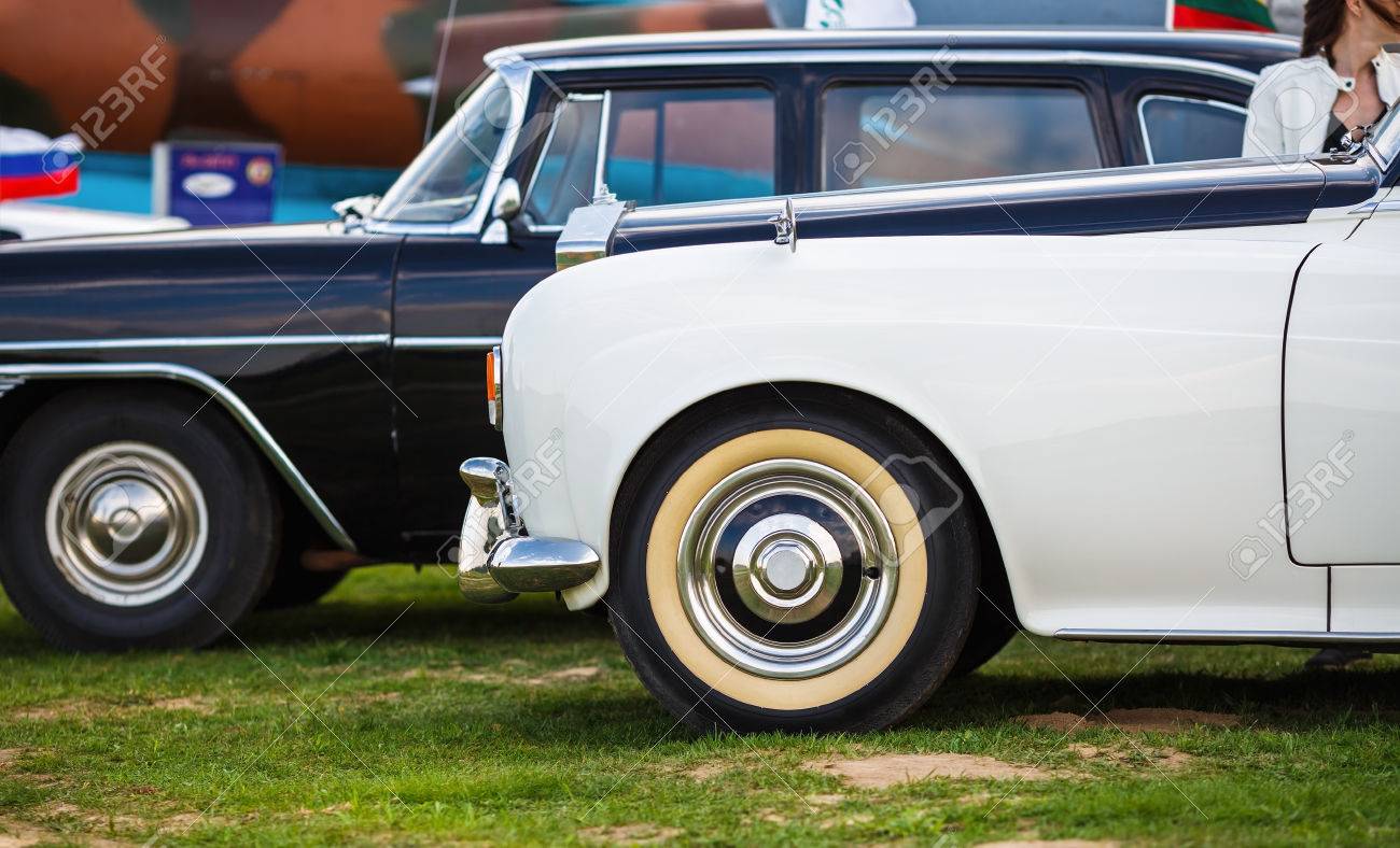 古典的なレトロな車 ビンテージ車の側面図です 選択と集中 の写真素材 画像素材 Image