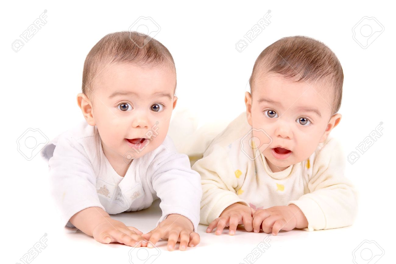 Bebes Jumeaux Mignons Isole Dans Un Fond Blanc Banque D Images Et Photos Libres De Droits Image Bebes Jumeaux Mignons Isole Dans Un Fond Blanc Banque D Images Et Photos Libres De Droits Image