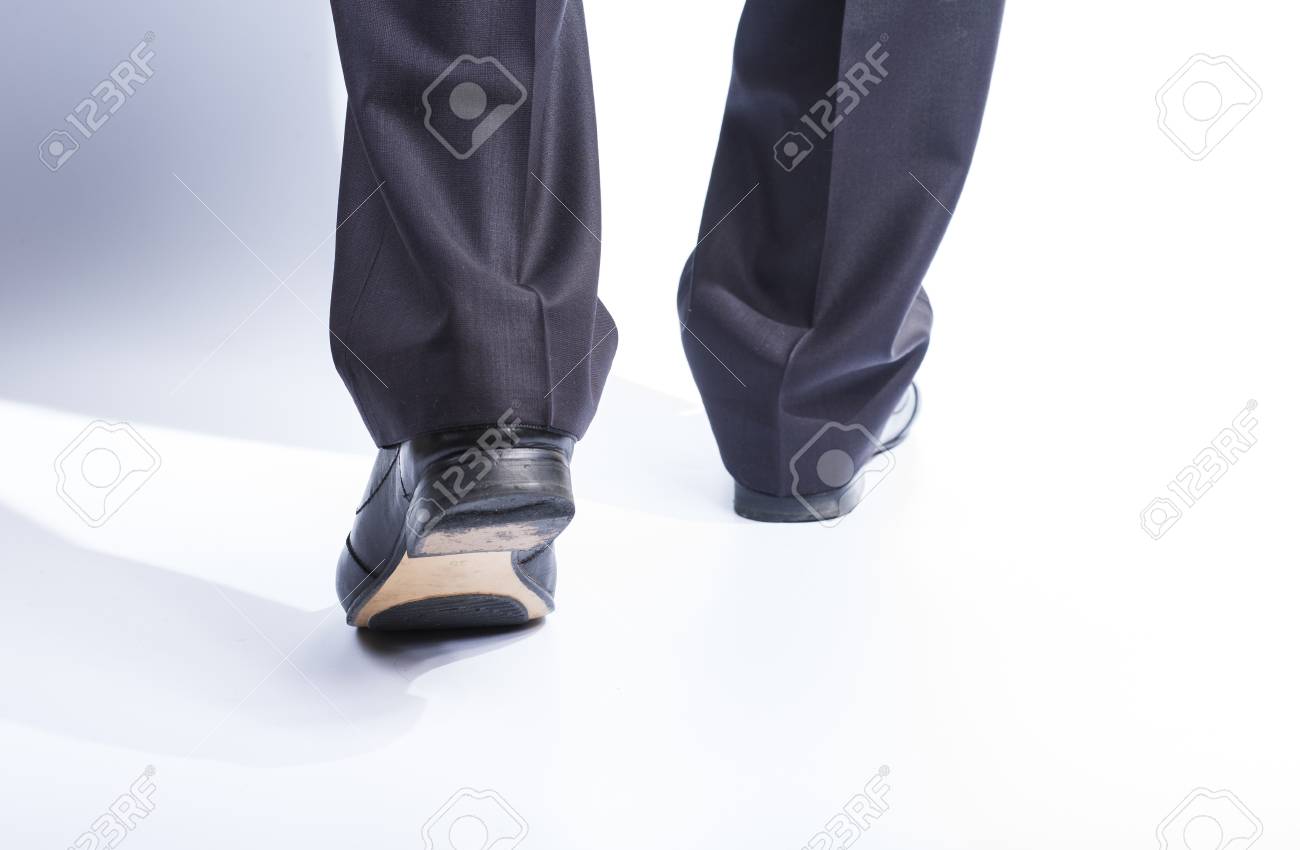 古典的な男性の足のスーツし 白い背景の革靴 の写真素材 画像素材 Image 54511803