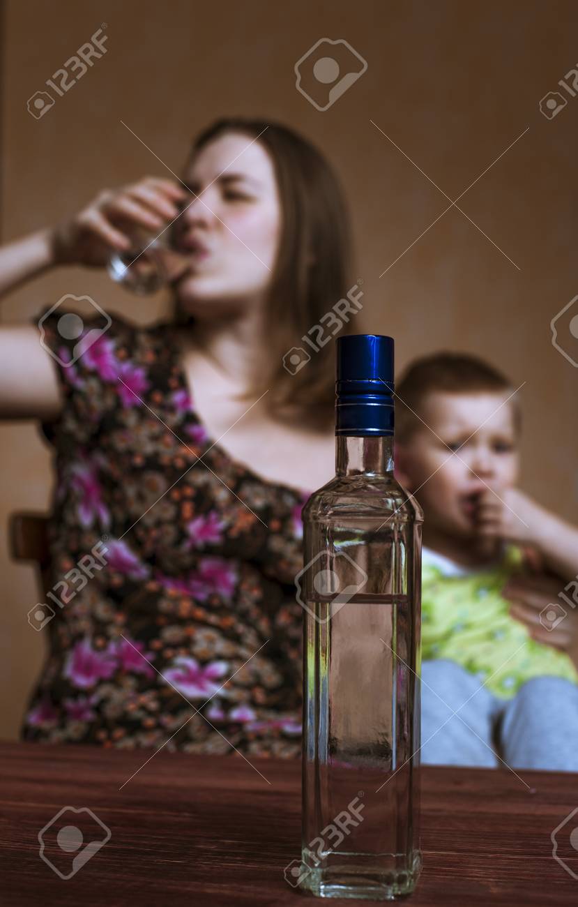 Наглый сын и мама бухая избила сына
