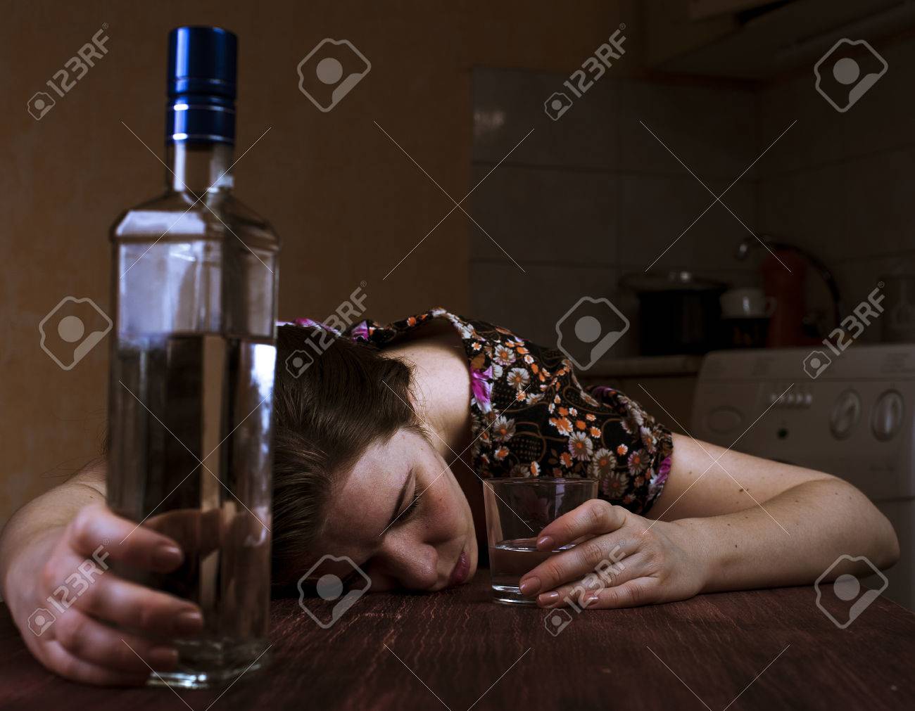 пьяную отдал друзьям