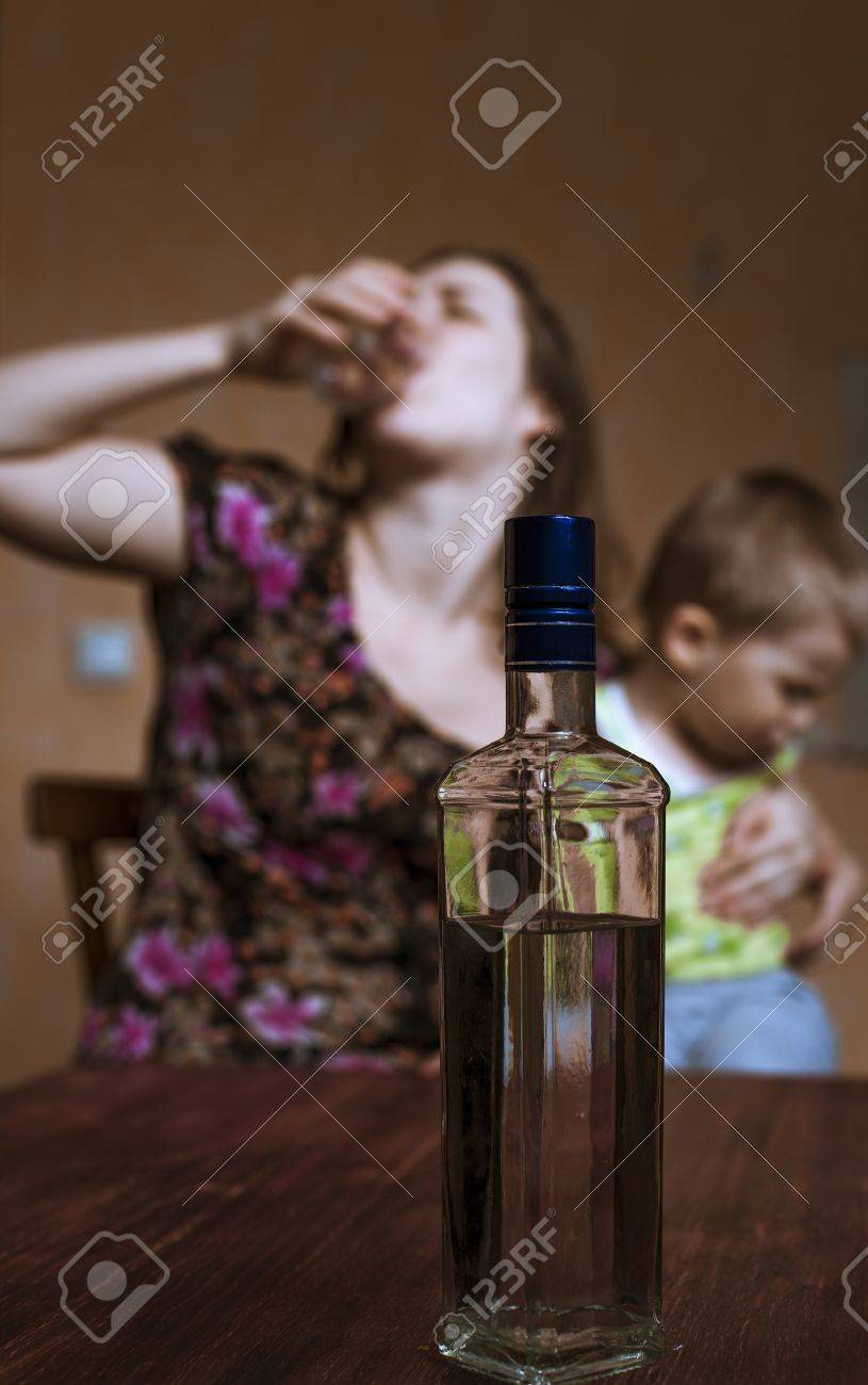 снял пьяную маму видео