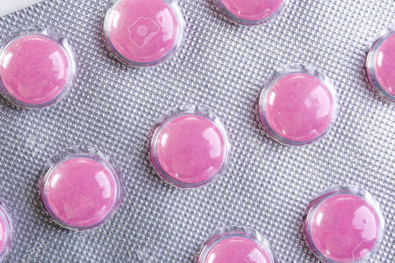 ピンクの薬 抗生物質 鎮痛剤や麻薬 クローズ アップ の写真素材 画像素材 Image