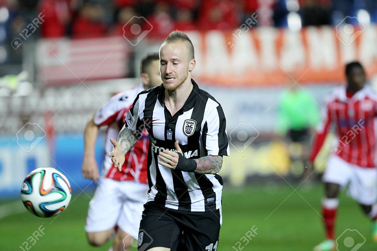 14 年 2 月 2 日にギリシャ スーパー リーグ ゲーム プラタニアス対 Paok 中の Paok のハニア ギリシャ 2 月 2 日 ミロスラフ従う の写真素材 画像素材 Image