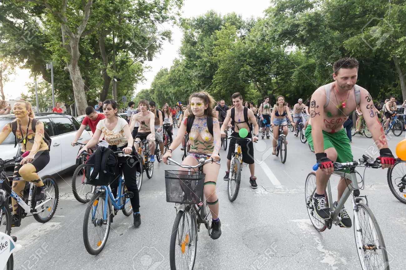 テッサロニキ ギリシャ 15 年 6 月 5 日 第 8 回世界裸自転車ライド 裸 や半裸のモビリティをより持続可能なテッサロニキの要求やサイクリング自転車の何百もの の写真素材 画像素材 Image テッサロニキ ギリシャ 15 年 6 月 5 日 第 8 回世界裸自転車ライド 裸 や半裸のモビリティをより持続可能なテッサロニキの要求やサイクリング自転車の何百もの の写真素材 画像素材 Image