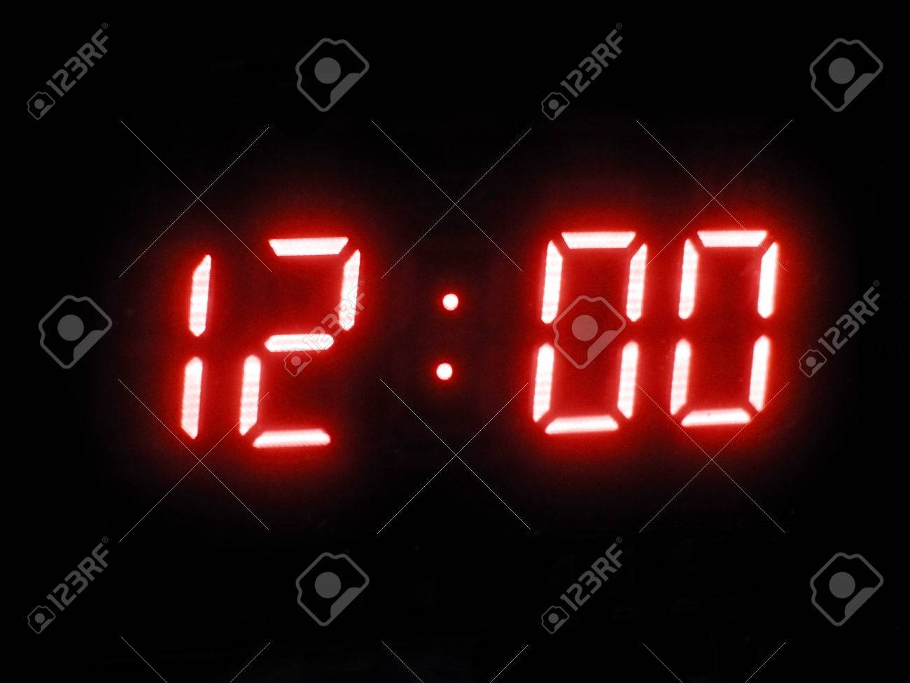 12시를 보여주는 LCD 디스플레이 로열티 무료 사진, 그림, 이미지 그리고 스톡포토그래피. Image 1463702