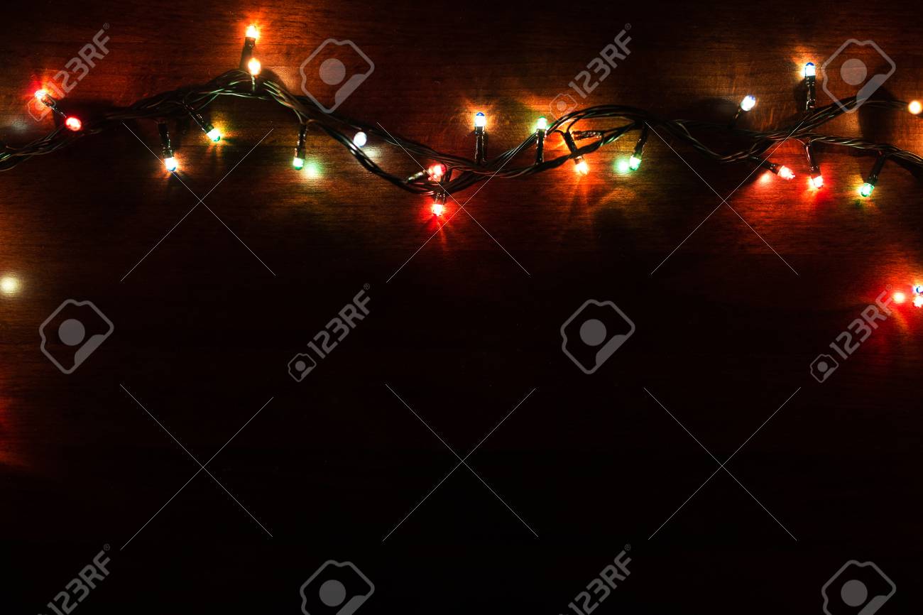 ライトとフリーテキストスペースでクリスマスの背景 クリスマスライトボーダー 黒の背景にカラフルなクリスマスライトを光る 新年だクリスマス 装飾 ガーランド の写真素材 画像素材 Image 1407 ライトとフリーテキストスペースでクリスマスの背景 クリスマスライトボーダー 黒の背景にカラフルなクリスマスライトを光る 新年だクリスマス 装飾 ガーランド の写真素材 画像素材 Image 1407