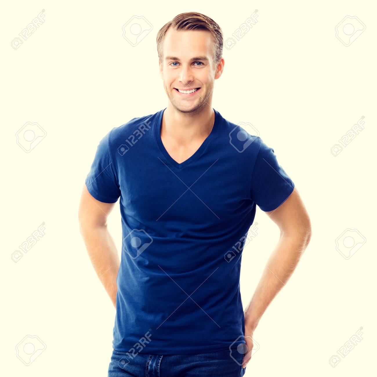 陽気な笑顔の若い男。スタジオ撮影で白人男性モデル。 の写真素材 