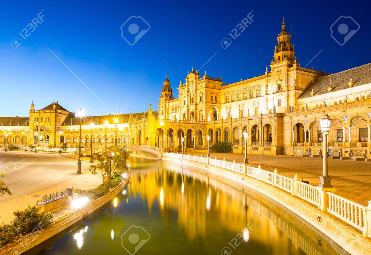 夕暮れ時にセビージャ スペインでスペイン広場エスパーニャ広場 の写真素材 画像素材 Image 夕暮れ時にセビージャ スペインでスペイン広場エスパーニャ広場 の写真素材 画像素材 Image