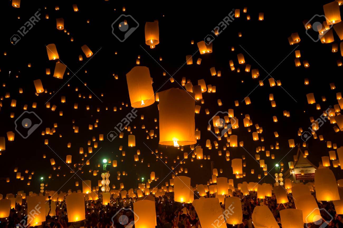 スカイ ランタン Yeepeng 祭 タイ Lanna 伝統タイの宗教のチェンマイで飛んでください の写真素材 画像素材 Image スカイ ランタン Yeepeng 祭 タイ Lanna 伝統タイの宗教のチェンマイで飛んでください の写真素材 画像素材 Image